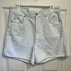 American Eagle baggy mom short off-white size 12